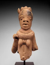 Kopf und Torso einer weiblichen Figur, Jos-Plateau-Region, Nigeria, 500 v. Chr. - 200 n. Chr.